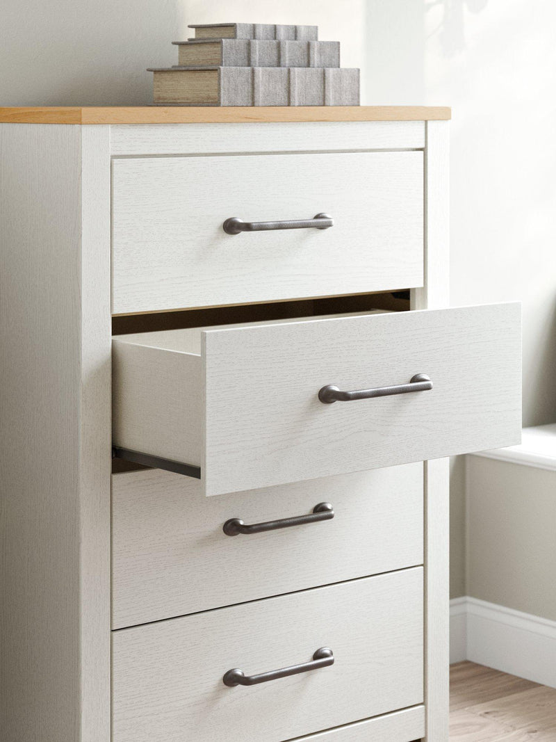 Linnocreek Chest of Drawers