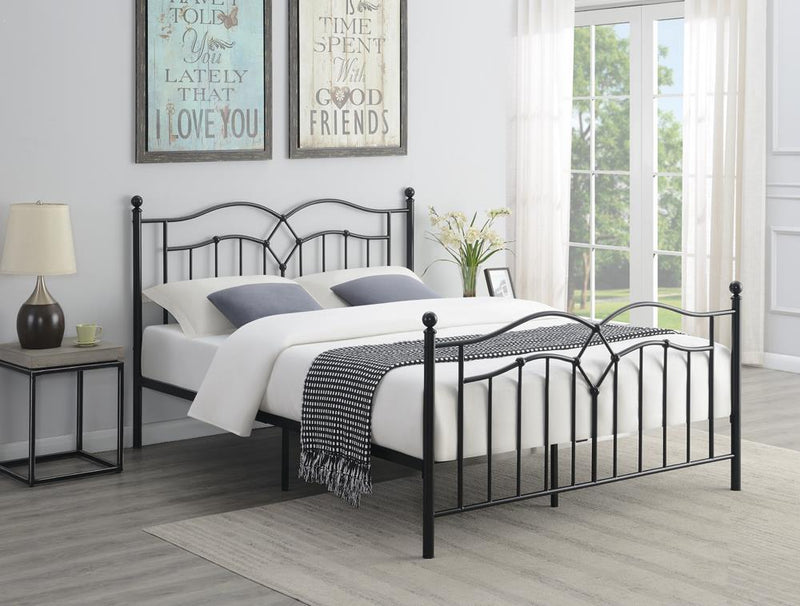 Klossen Queen Platform Bed Black